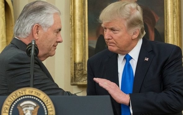
Tổng thống Mỹ Donald Trump (phải) và Ngoại trưởng Mỹ vừa bị sa thải Rex Tillerson (Ảnh: Reuters)
