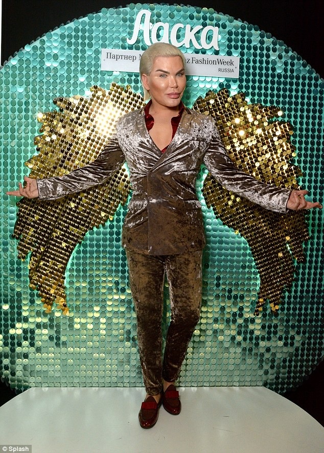 "Búp bê Ken" sành điệu tại Nga - 3
Lần đầu tới Nga, Rodrigo Alves rất hồi hộp và hào hứng, anh còn dành thời gian học tiếng Nga trước đó