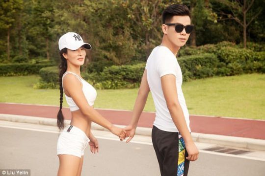 “Mỹ nhân không tuổi” táo bạo diện bikini giữa tiết trời giá lạnh -40 độ C - 6 Côi Liu thường xuyên bị nhầm là bạn gái của con trai