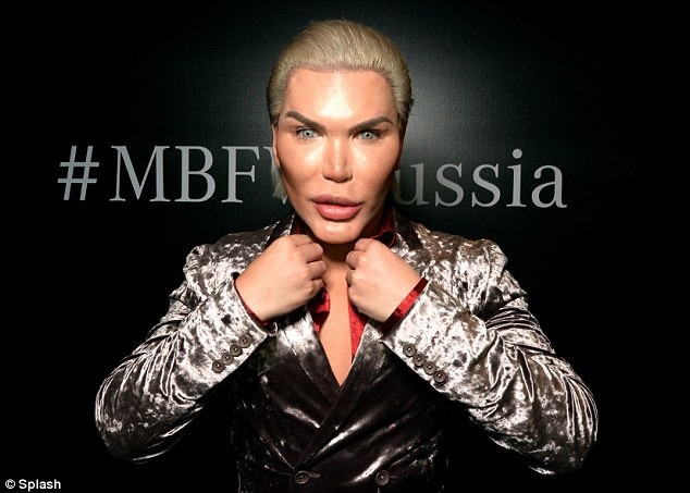 "Búp bê Ken" sành điệu tại Nga - 5
Rodrigo Alves khen mọi người thân thiện, đáng mến và anh mong muốn kết bạn với những người cũng dao kéo như mình
