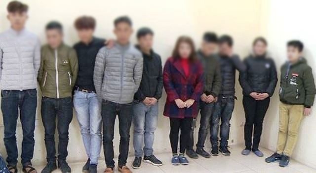 Đôi vợ chồng suýt mất con gái khi vượt biên sang Trung Quốc lao động “chui” - 2 Vẫn biết sang Trung Quốc lao động chui như một canh bạc nhưng rất nhiều người vẫn bất chấp tất cả để đi mong được đổi đời.
