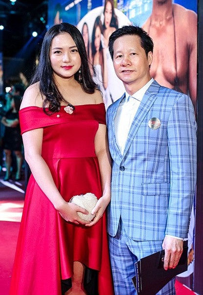 Trương Ngọc Ánh xuất hiện cùng con gái, Trần Bảo Sơn sánh đôi thảm đỏ với Elly Trần - 14 Người đẹp Phan Như Thảo và ông xã