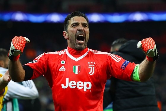 11 cái tên xuất sắc nhất lượt về vòng 1/8 Champions League - 1 Buffon là người hùng của Juventus trước Tottenham
