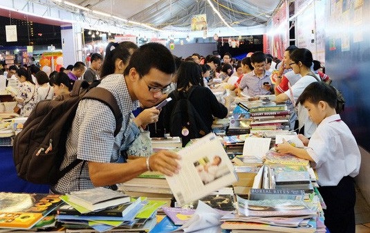 Đà Nẵng lần đầu có phiên chợ “Sách của bạn” - 2 Phiên chợ sách của Thư viện Đà Nẵng kỳ vọng trở thành một điểm hẹn văn hóa ngay trung tâm thành phố hấp dẫn người dân và du khách đến thành phố