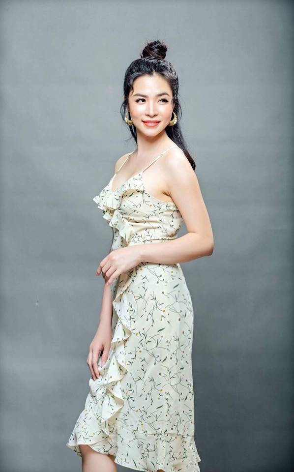 Á hoàng Nguyễn Nhung: “Thời này, lấy được đàn ông tốt mới khó, chứ muốn xinh đẹp thì dễ lắm!” - 2 Á hoàng Nguyễn Nhung: “Thời này, lấy được đàn ông tốt mới khó, chứ muốn xinh đẹp thì dễ lắm!” - 2