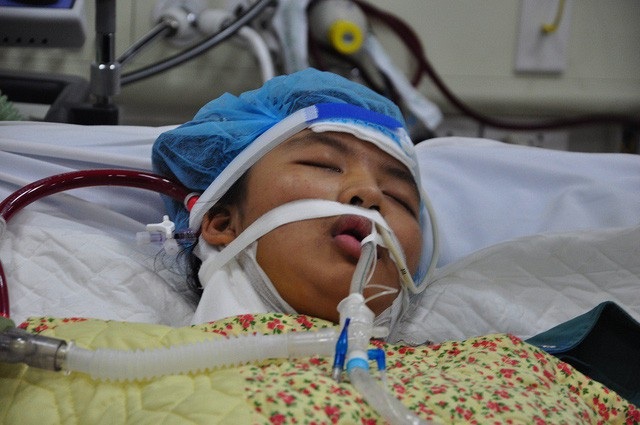 Bệnh quá nặng, Em Huyền Trang đã ra đi mãi mãi - 1 Sau thời gian điều trị bệnh tại khoa Hồi sức tích cực của bệnh viện Bạch Mai, Huyền Trang đã không còn nữa vì diễn biến quá nặng.