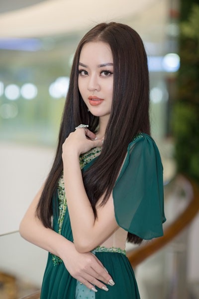 Người đẹp Tài năng Hoàng Hải Thu đẹp lộng lẫy, tình tứ bên Trần Bảo Sơn - 1 Mới đây, bộ phim Việt được mong đợi Những cô gái và găng tơ với sự tham gia của Trần Bảo Sơn, Trương Quân Ninh, Trần Y Hàm... vừa chính thức ra mắt ở Hà Nội.