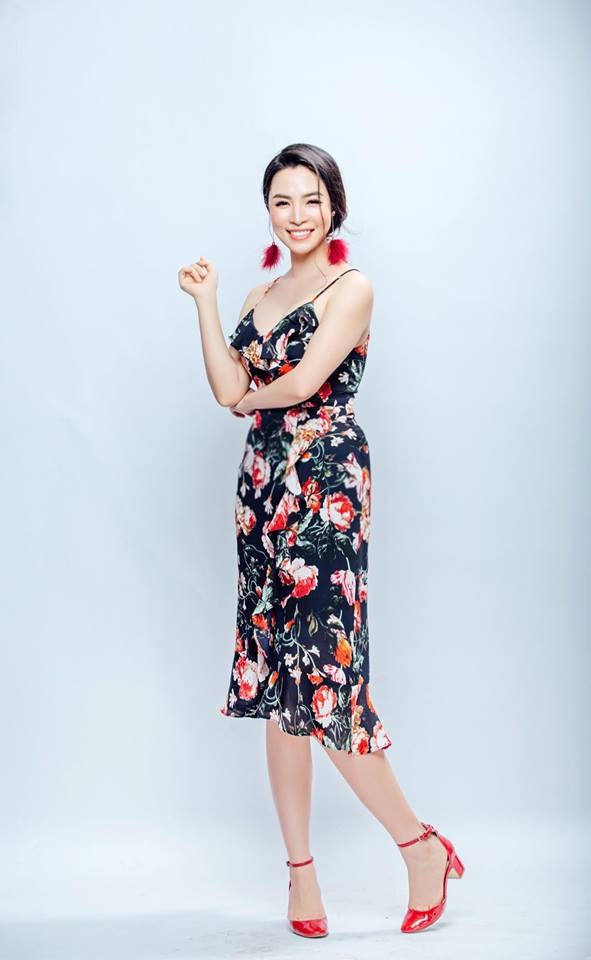 Á hoàng Nguyễn Nhung: “Thời này, lấy được đàn ông tốt mới khó, chứ muốn xinh đẹp thì dễ lắm!” - 4 Á hoàng Nguyễn Nhung: “Thời này, lấy được đàn ông tốt mới khó, chứ muốn xinh đẹp thì dễ lắm!” - 4