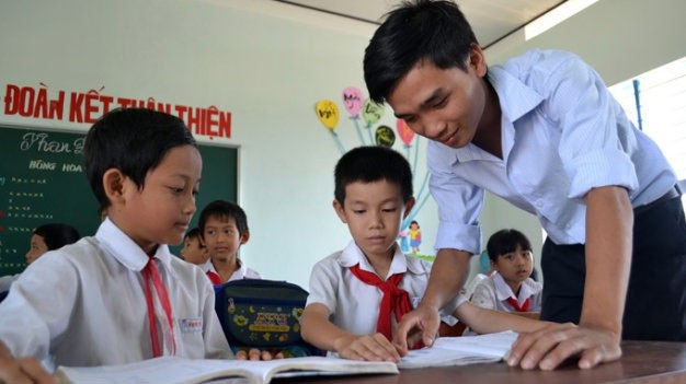 Trăn trở mối quan hệ thầy trò - 1
Kính trọng người thầy là yếu tố cốt lõi để làm nên giá trị nhân bản của việc học hành.Ảnh: tuoitrethudo.com.vn