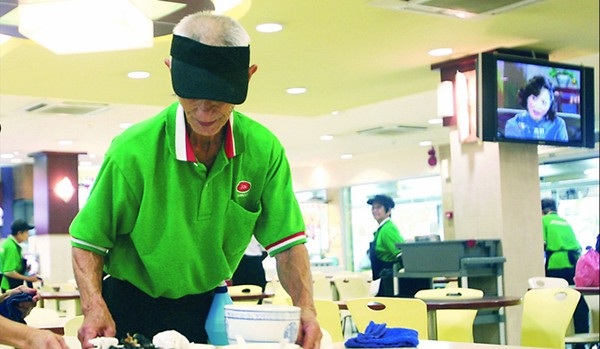 Người già nghèo khổ: Góc khuất ở Singapore - 2 (Ảnh: CNA)