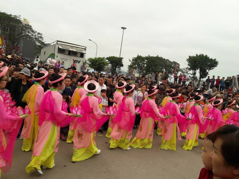 28 đoàn tham gia đoàn rước 28 đoàn tham gia đoàn rước