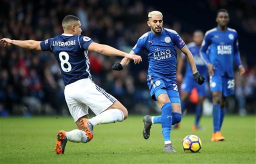 Chelsea thách thức "Bày cáo", Conte sẽ thoát "cửa tử"? - 2
Mahrez (phải) sẽ vẫn là mũi nhọn nguy hiểm bên phía Leicester