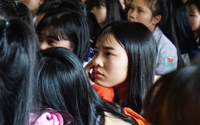 Chuyện những người “dám” chống lại tục trộm vợ - 4 Là nơi có hơn 90% học sinh con em người dân tộc Thái, trong đó gần 60% là nữ sinh, trước đây trung bình mỗi năm Trường THPT Quỳ Hợp 3 có 5-6 em bị trộm làm vợ. Những năm gần đây, số học sinh bị trộm vợ giảm xuống còn 3-4 trường hợp/năm