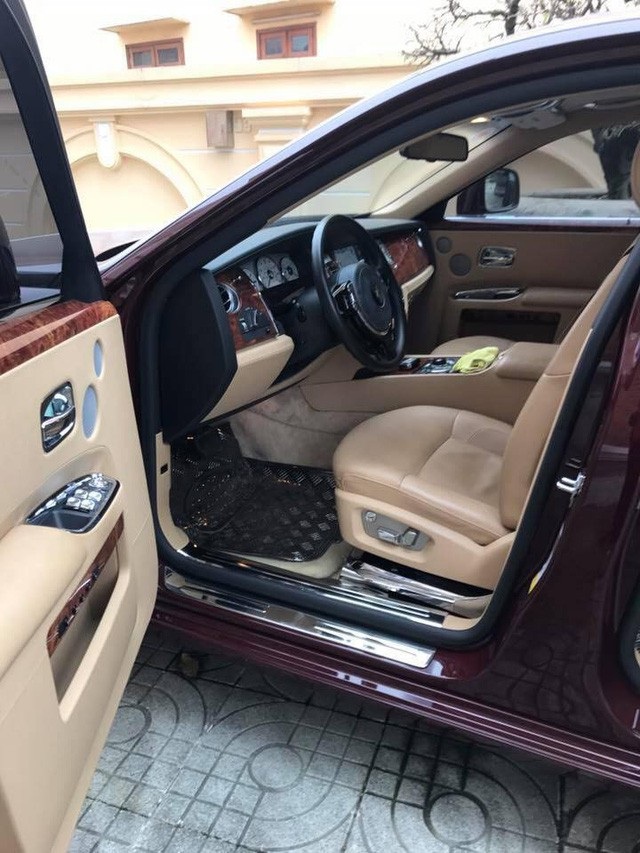 Rao bán Roll-Royce Ghost biển ngũ quý 1 giá hơn 11 tỷ đồng - 7 Khoang cabin của chiếc Rolls-Royce Ghost biển ngũ quý 1.