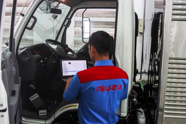 Isuzu và Petrolimex tiên phong theo chuẩn khí thải mới - 3
Isuzu Việt Nam và hệ thống Đại lý đã tích lũy bề dày kinh nghiệm kinh doanh lẫn hậu mãi & chăm sóc khách hàng xe tải Common Rail