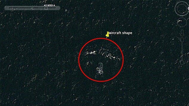 Australia bác giả thuyết tìm thấy xác máy bay MH370 với nhiều lỗ đạn - 1
Hình ảnh bị đồn là thân máy bay MH370 (Ảnh: Google/Peter McMahon)
