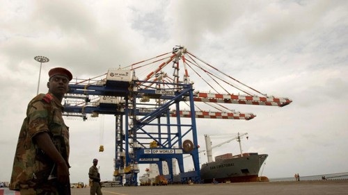 "Ngoại giao bẫy nợ" của Trung Quốc - 1
Mỹ đang lo ngại kịch bản Trung Quốc kiểm soát cảng container Doraleh ở Djibouti Ảnh: REUTERS