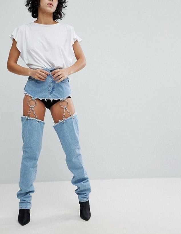 Không chỉ có một nhà mốt thích thú với ý tưởng jeans “treo” mà còn có nhiều nhà mốt khác cùng sáng tạo nên những thiết kế “treo” đa dạng. Như mẫu này của một nhà mốt tại Anh quả thực quá… “không tưởng”, nhưng bù lại, mức giá “mềm” hơn nhiều, vào khoảng 2,5 triệu đồng/chiếc.