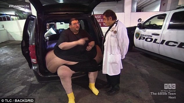 Sau khi cân nặng tăng đến mức nguy hiểm, anh Robert đã phải nhập viện để được các bác sĩ kiểm tra và lên kế hoạch giảm cân.