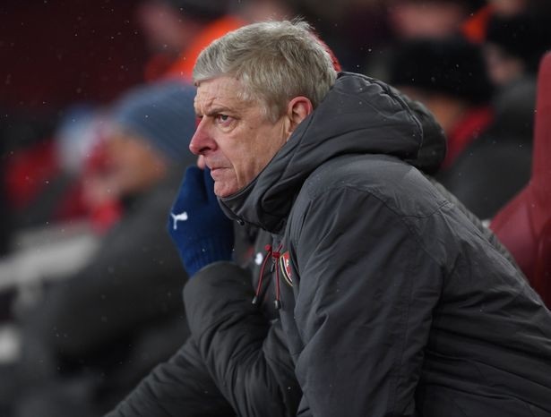 Arsenal có chấm dứt khủng hoảng hay tiếp tục trượt dài? - 2
Wenger đang cảm thấy cô đơn ở Emirates
