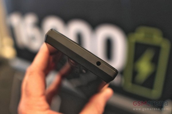 Smartphone có dung lượng pin lớn nhất thế giới trình làng - 4 Sản phẩm vẫn giữ lại giắc cắm phone 3,5mm