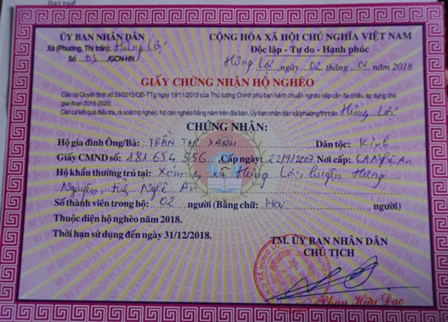 Thương cậu bé không cha đối mặt với nguy cơ biến mất cả hàm răng - 3 Gia đình một mẹ, một con, nhiều năm liền chị Xanh thuộc diện hộ nghèo của xã. Căn nhà hiện hai mẹ con đang ở cũng do chính quyền địa phương hỗ trợ một phần kinh phí xây dựng