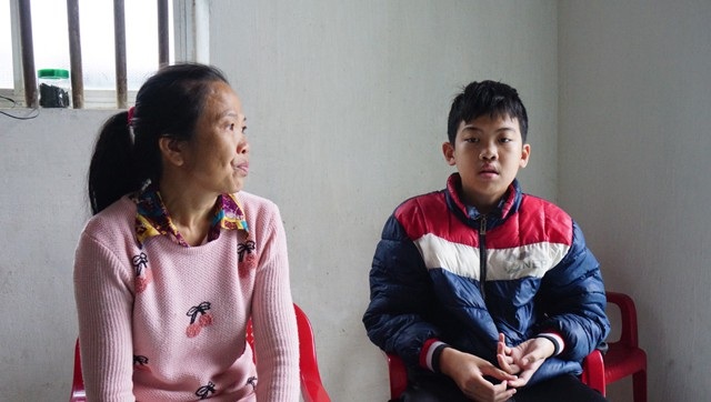 Thương cậu bé không cha đối mặt với nguy cơ biến mất cả hàm răng - 8 Chị Xanh xin lùi thời gian phẫu thuật cho con đến tháng 5 nhưng từ giờ đến lúc đó, chị cũng khó mà góp đủ tiền mà chi trả cho đợt phẫu lần thứ 4 này