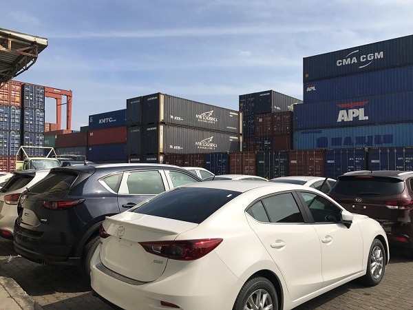 Chưa thấy DN nào thông báo về việc mở tờ khai nhập kinh doanh ô tô - 2
Xe nhập khẩu khan hiếm, thị trường đang có xu thế tăng giá. Ảnh Thu Hòa