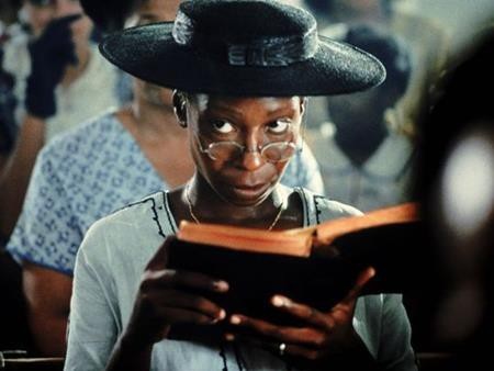 “Out of Africa” là một bộ phim xuất sắc nhưng nếu xét trong mối tương quan với “The color purple” với màn kết hợp trên cả tuyệt vời của Whoopi Goldberg, Oprah Winfrey và Steven Spielberg thì rõ ràng, “The color purple” mới thực sự xứng đáng với tượng vàng Oscar.
