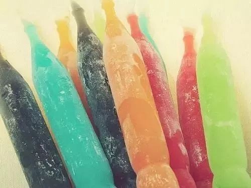 Sở hữu hơn 10.000 tỷ đồng chỉ nhờ món ăn vặt quen thuộc giá vài đồng - 2
Những ống kem mút quen thuộc bắt nguồn từ thất bại đầu tay