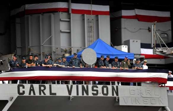 Những điểm đặc biệt của tàu sân bay Mỹ sắp thăm Việt Nam - 9 USS Carl Vinson cần khoảng 5.680 người trong thủy thủ đoàn để vận hành đầy đủ tất cả các chức năng của tàu sân bay này. Nhóm nhân sự phục vụ cho phi đội máy bay trên tàu lên tới 2.480 người. (Ảnh: REX)
