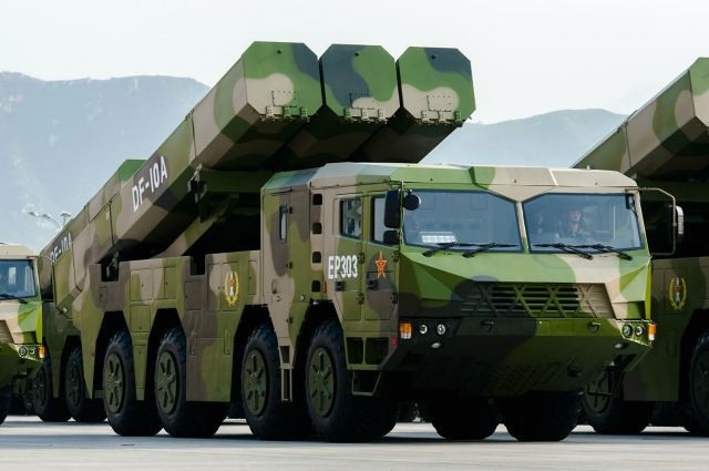 Trung Quốc thử tên lửa hành trình tầm bắn bao phủ căn cứ Mỹ ở châu Á - 1 Tên lửa DF-10 (Ảnh: Army Recognition)