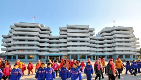 Xem người dân Triều Tiên tận hưởng cuộc sống ăn chơi tại các điểm du lịch - 4 Hình ảnh tại các điểm vui chơi du lịch được đăng tải
