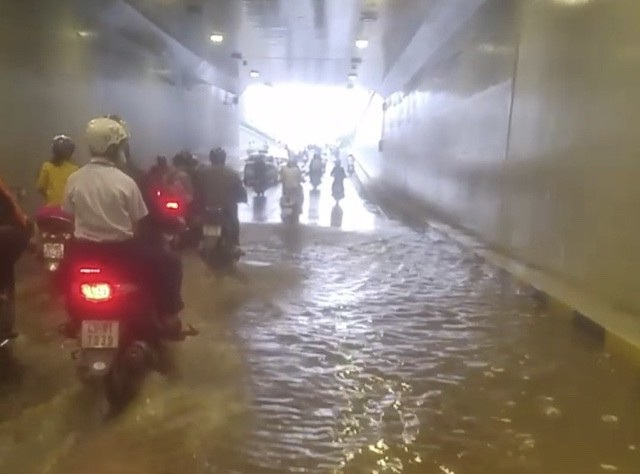 Bí thư Đà Nẵng: “Hình ảnh CSGT đẹp thì chẳng ai muốn vi phạm” - 3 Hầm chui nút giao thông Điện Biên Phủ bị ngấm nước, gây ngập cục bộ