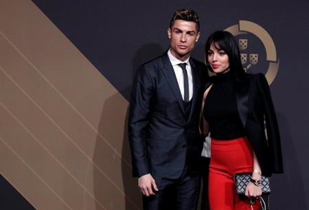 C.Ronaldo vừa sánh đôi xuất hiện cùng cô người yêu xinh đẹp