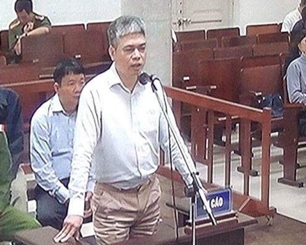 Nguyễn Xuân Sơn khai đưa cho Ninh Văn Quỳnh hàng trăm tỉ đồng - 1 Cựu Phó tổng Giám đốc PVN - Nguyễn Xuân Sơn khẳng định đã chi hàng trăm tỉ đồng cho Ninh Văn Quỳnh để cảm ơn lãnh đạo PVN chỉ đạo thành viên tập đoàn gửi tiền và OJB.