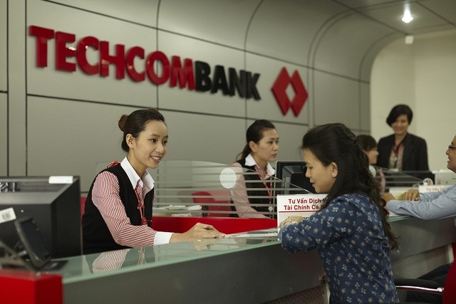 Dàn lãnh đạo Techcombank đăng ký mua cổ phiếu ESOP - 1
Hiện đã có 8 lãnh đạo Techcombank đăng ký mua vào tổng hơn 4,3 triệu cổ phần của ngân hàng Techcombank.