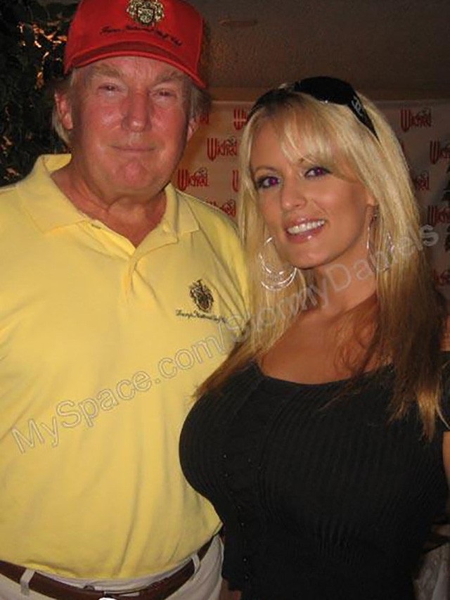 
Stormy Daniels và ông Trump chụp chung trong một bức ảnh cũ (Ảnh: My Space)
