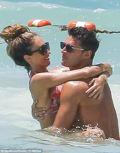 
Megan McKenna và Mike Thalassitis hạnh phúc bên nhau trong kỳ nghỉ gần đây tại Barbados
