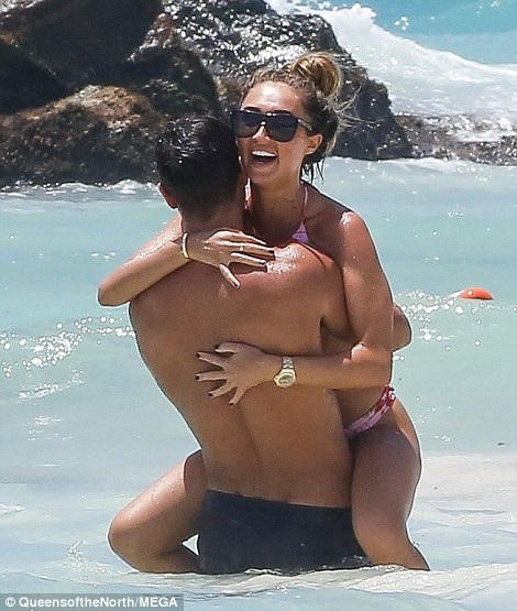 
Cặp đôi 9X bắt đầu hò hẹn từ lễ tình nhân vừa qua và hiện rất hạnh phúc bên nhau
