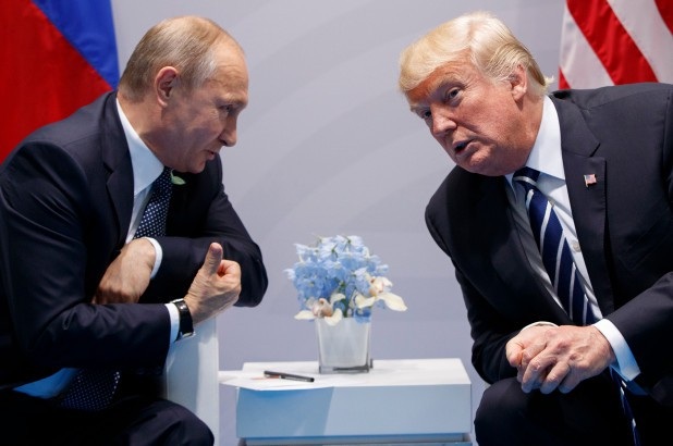 Cuộc gặp Trump - Putin sẽ là “bản sao” của thượng đỉnh Mỹ - Triều? - 2 Tổng thống Trump và Tổng thống Putin gặp nhau tại Đức năm 2017 (Ảnh: Reuters)