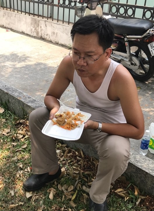 Vụ cháy chung cư, 13 người thiệt mạng: Tình người trong cơn hỏa hoạn - 10 Vụ cháy chung cư, 13 người thiệt mạng: Tình người trong cơn hỏa hoạn - 10
