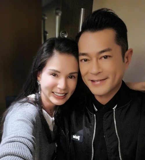 Tiết lộ bất ngờ của cặp tình nhân màn bạc “Dương Quá - Tiểu Long Nữ” - 2 Lý Nhược Đồng (trái) và Cổ Thiên Lạc (phải) gặp lại nhau sau 23 năm diễn xuất chung trong “Thần điêu đại hiệp” (1995).