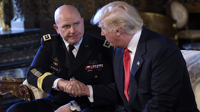 
Tổng thống Mỹ Donad Trump (phải) và Cố vấn an ninh quốc gia H.R.McMaster (Ảnh: Reuters)
