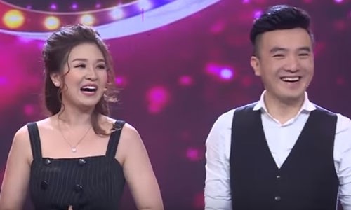 Sau lùm xùm, Dương Ngọc Thái lần đầu xuất hiện cùng vợ trên sóng truyền hình - 1 Ca sĩ Dương Ngọc Thái và vợ, ca sĩ Triệu Ái Vy.