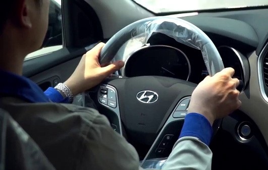 Thêm nhà máy tại Việt Nam, người tiêu dùng thêm cơ hội mua Hyundai giá rẻ? - 1 Cơ cấu sản phẩm xe Hyundai tại Việt Nam sẽ chuyển dịch từ tỉ trọng từ 20% xe lắp ráp CKD hiện tại đầu năm 2017 lên trên 90% CKD trong năm 2018 này. Hiện Hyundai muốn nhà máy tại Việt Nam bước đầu xuất khẩu các mẫu xe tại đây sang các thị trường cùng hệ thống tay lái bên trái như Philippines, Lào...