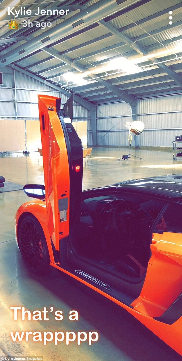 
Em gái 20 tuổi của cô Kim là bà chủ nhãn hiệu mỹ phẩm bán chạy nên cô kiếm bộn tiền từ vài năm nay
