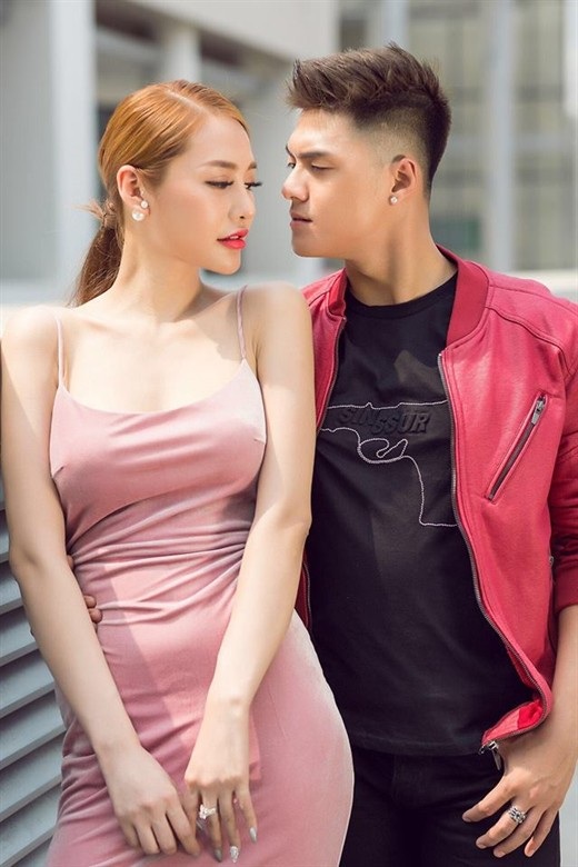 Những câu chuyện tình tay ba ồn ào khiến công chúng ngán ngẩm showbiz Việt - 11 Lâm Vinh Hải từng bị coi như “kẻ tội đồ” vì chia tay người vợ 11 năm gắn bó và cặp cùng người yêu mới xinh đẹp hơn.