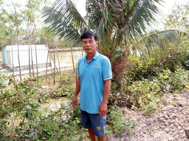 Sóc Trăng: Gia đình 6 liệt sĩ kêu cứu khi bị tòa tuyên mất đất! - 1 Ông Phan Hoàng Diệp trên phần đất tranh chấp.