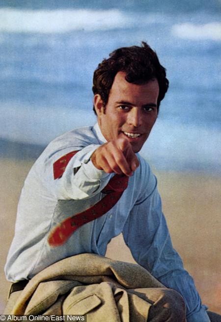 Những gia đình “sao” có truyền thống đẹp từ “trứng nước” - 8
Julio Iglesias không chỉ là một ngôi sao sáng trên bầu trời âm nhạc mà còn là một sao nam điển trai, quyến rũ
